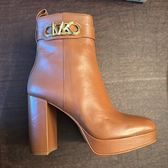 Michael Kors Parker Platform Bootie - Picture 5 of 16